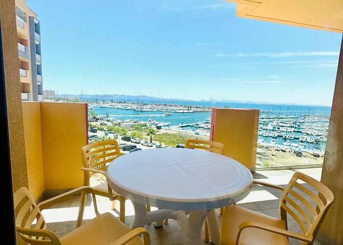 Vista Al Puerto شقة