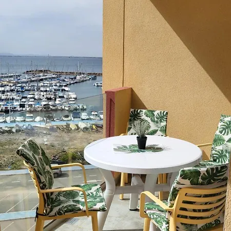 Vista Al Puerto Appartement